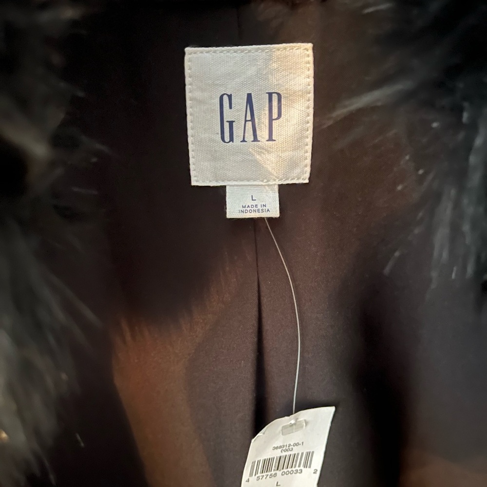 GAP Women's Black Faux Fur Vest. Size Large. NWT. Hook & Eye Closure. - Picture 2 of 9